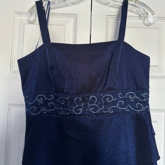 R & M Richard’s Petite Formal Dress - Picture 4 of 5